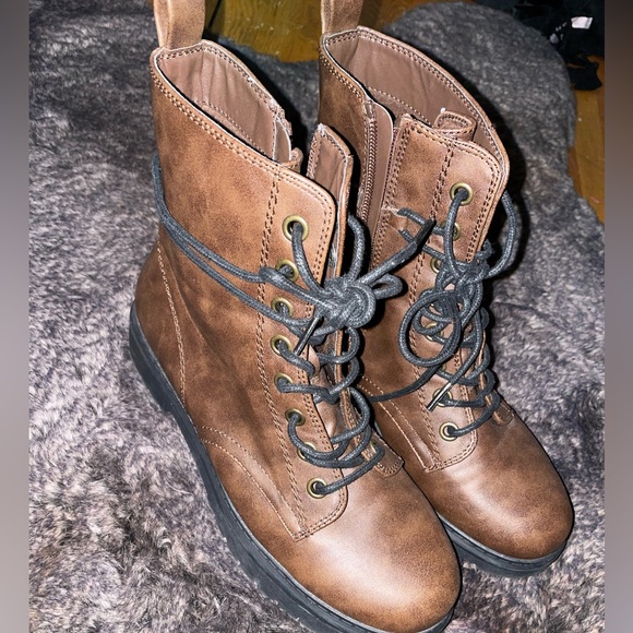 Brown lace SO boots - Picture 1 of 3